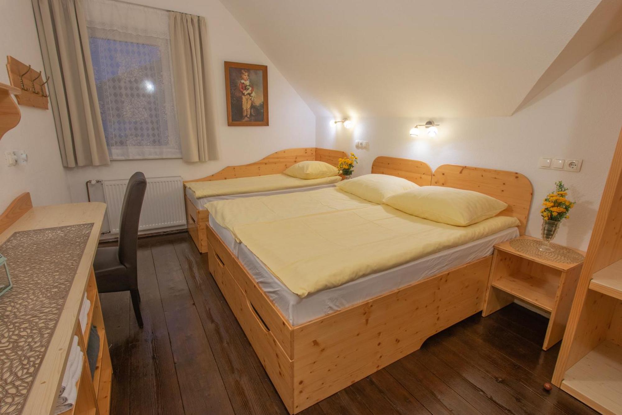 Хостел Mama'S House Церклє-на-Горенськем Екстер'єр фото