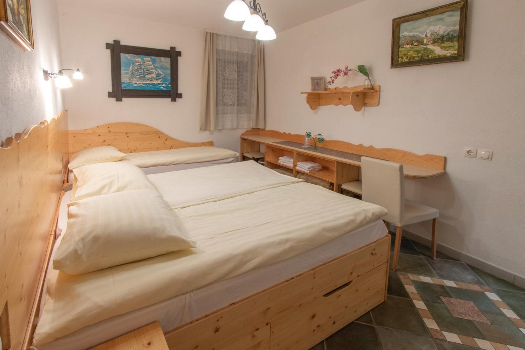 Хостел Mama'S House Церклє-на-Горенськем Екстер'єр фото