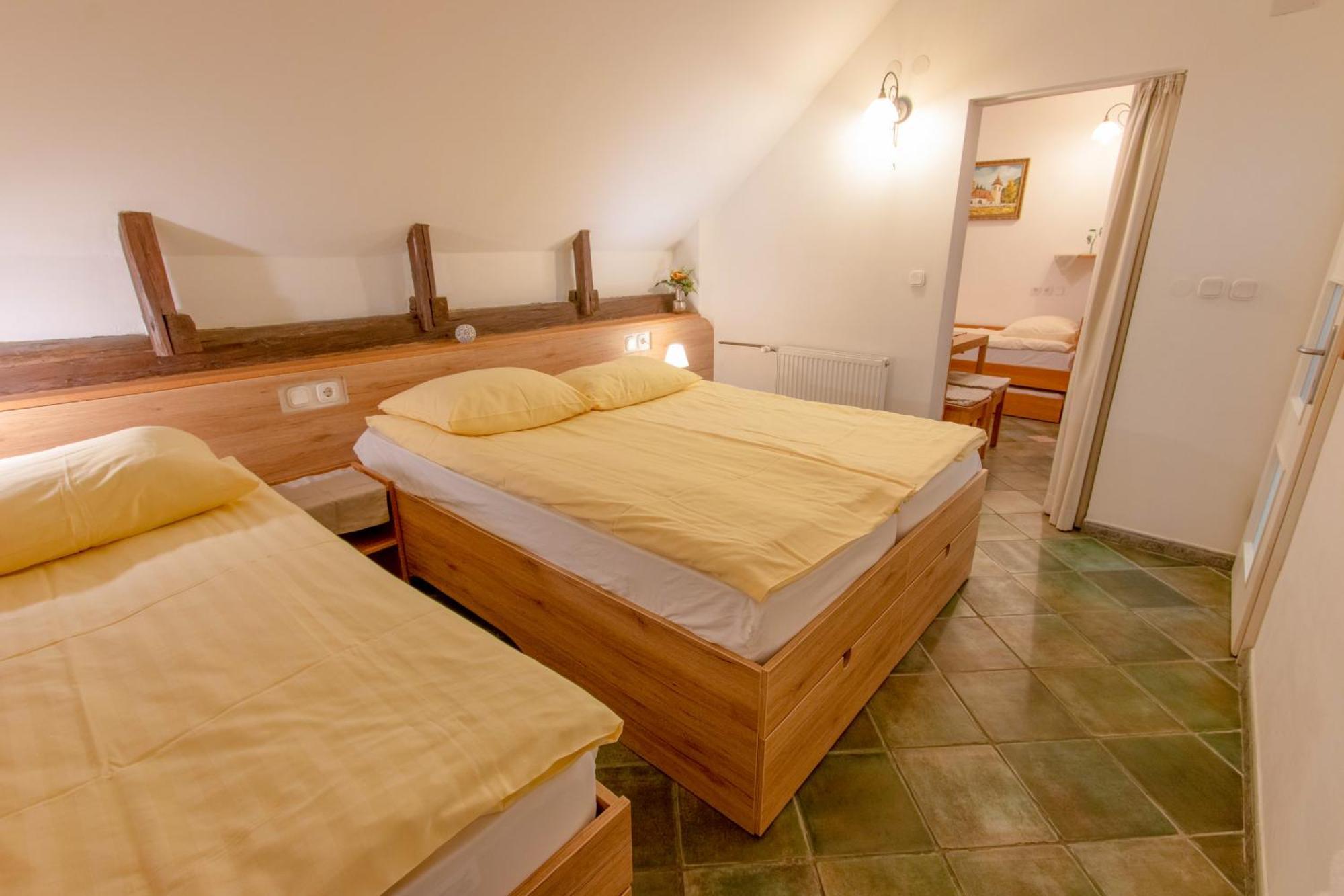 Хостел Mama'S House Церклє-на-Горенськем Екстер'єр фото