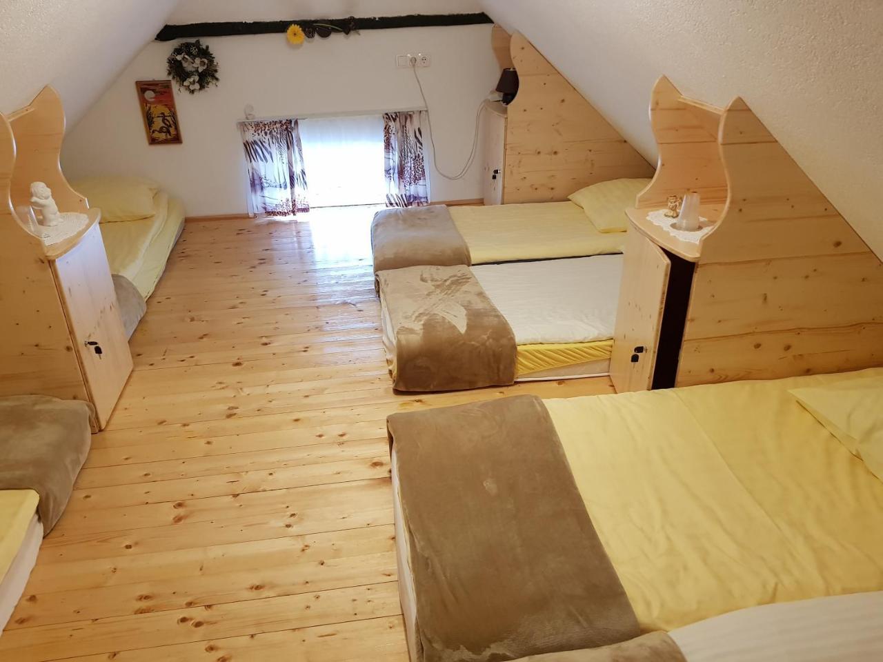 Хостел Mama'S House Церклє-на-Горенськем Екстер'єр фото